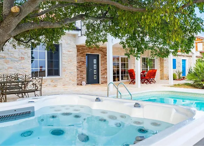 Stunning In Hébergement de vacances Benkovac